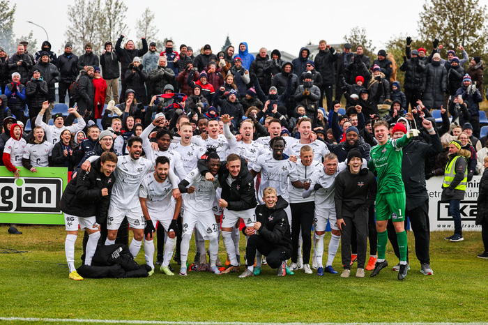 Vestramenn studdu vel við liðið.