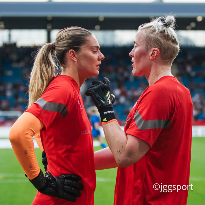 Telma Ívarsdóttir og Sandra Sigurðardóttir.