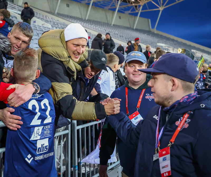 Andri Rúnar fagnar sæti Vestra í efstu deild.