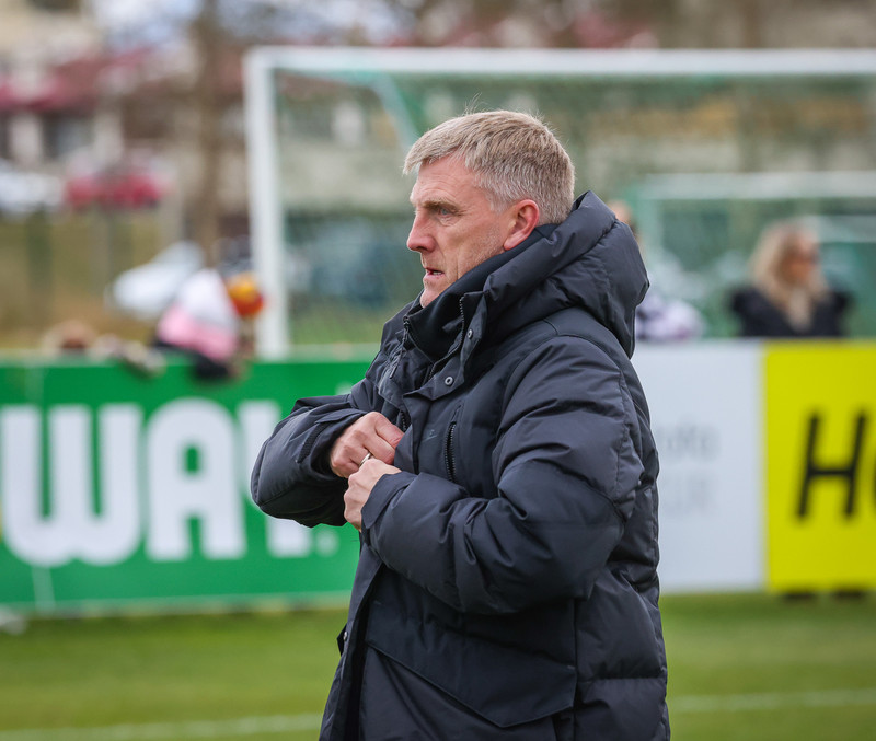 Hvað gerir Rúnar Kristinsson?