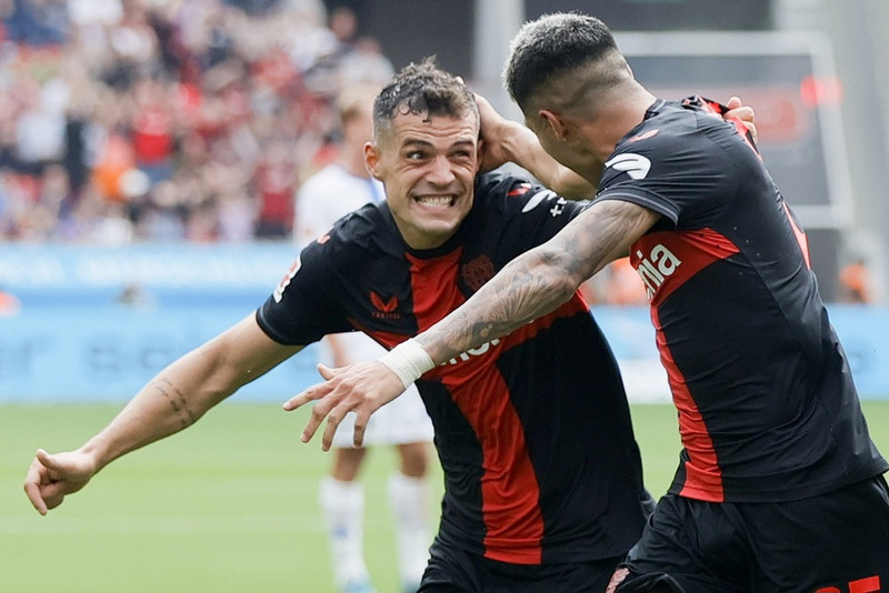 Granit Xhaka og Exequiel Palacios