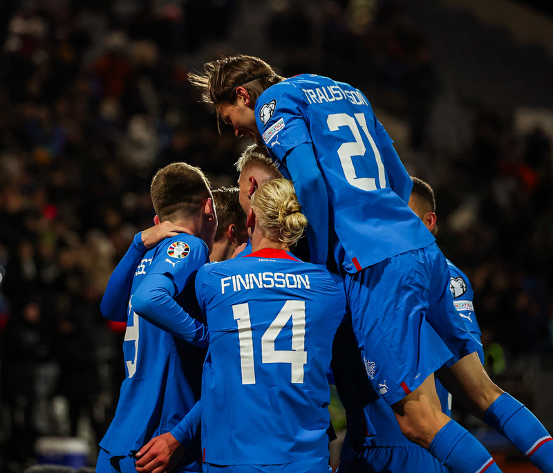 Gríðarlega svekkjandi jafntefli í endurkomu Gylfa