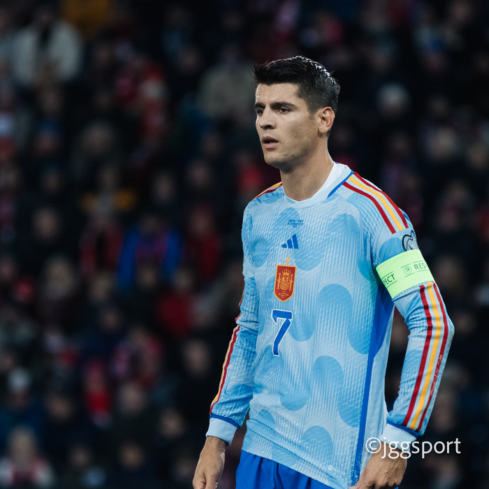Alvaro Morata er fyrirliði Spánar.