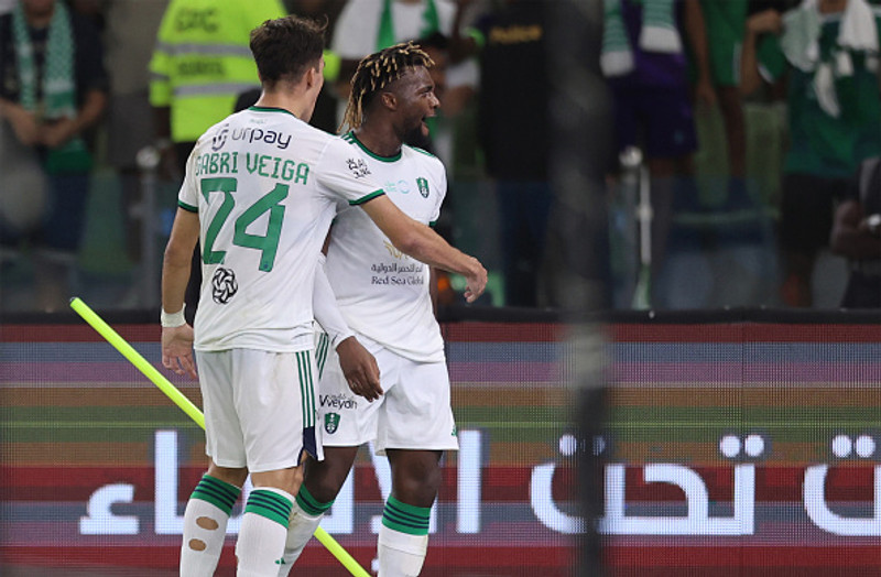 Saint-Maximin fer til Fenerbahce