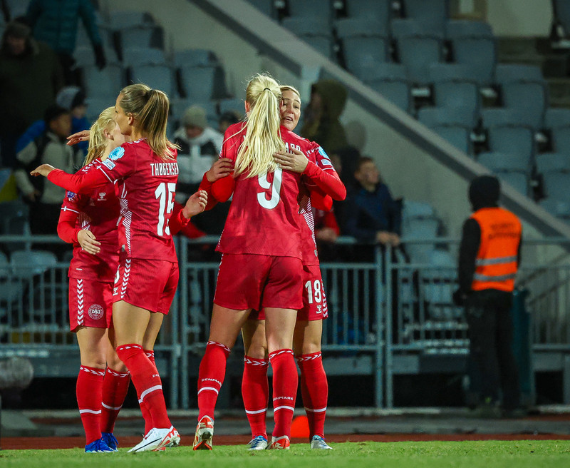 Undankeppni EM: Danmörk á lokamótið - Svíþjóð spilar úrslitaleik við England