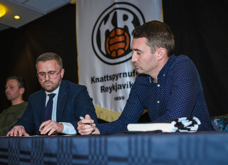 Gregg Ryder og Páll Kristjánsson við undirskrift þess fyrrnefnda sem þjálfara KR um helgina.