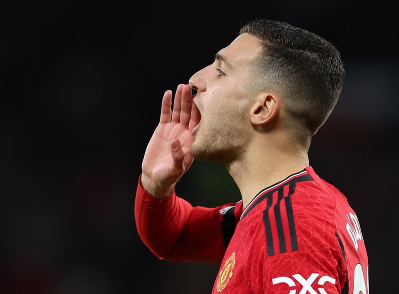 <b>Vinstri bakvörður: Diogo Dalot (Man Utd)</b> - Hefur ekki verið frábær hingað til á tímabilinu en stóð sig mjög vel í markalausu jafntefli gegn Aston Villa. Stór kostur er að hann virðist spila jafn vel sem hægri og vinstri bakvörður.