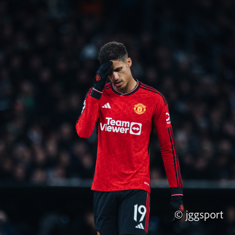 Varane leggur skóna á hilluna (Staðfest)