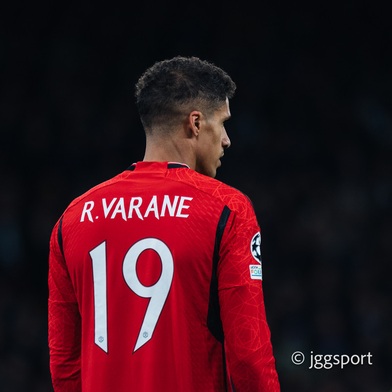 Varane gerir tveggja ára samning við Como - „Here we go!“
