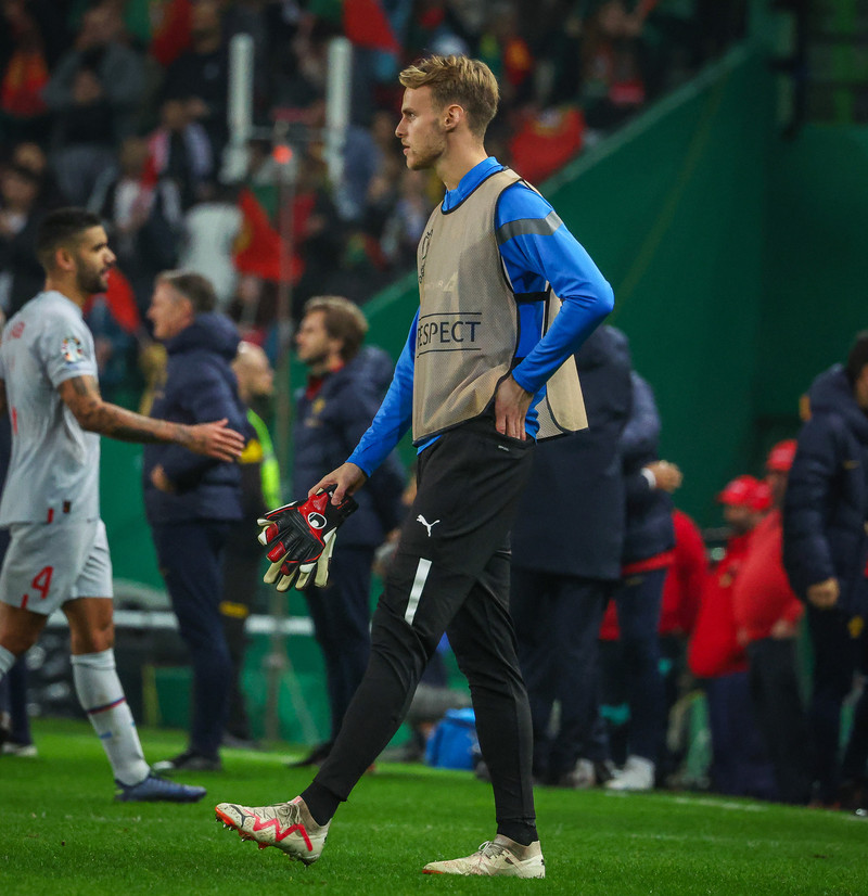 Elías Rafn átti stórleik í fyrri leiknum gegn Nottingham Forest.