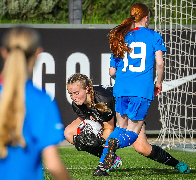 Myndaveisla 1: U15 tapaði gegn Portúgal í fyrradag