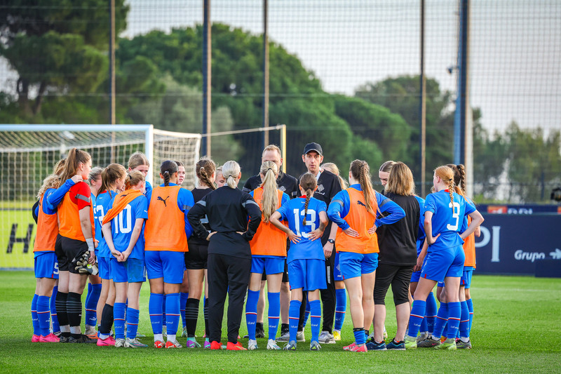 Myndaveisla 1: U15 tapaði gegn Portúgal í fyrradag