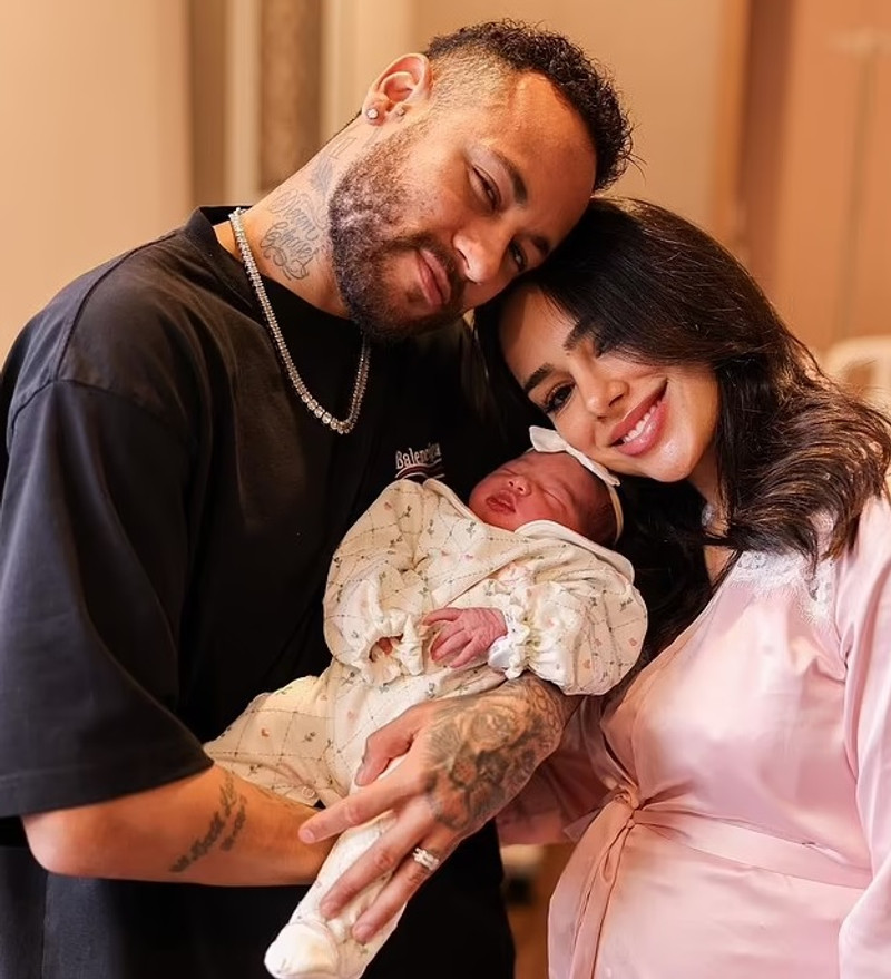 Neymar og Bruna Biancardi eignuðust dóttur sem hlaut nafnið Mavie.