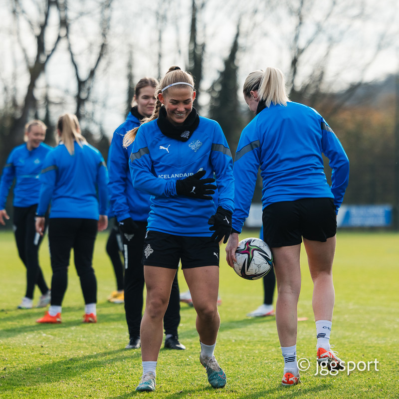 Sædís heimsótti Chelsea: Fimm klukkutímar á æfingu og þetta er lífið þeirra