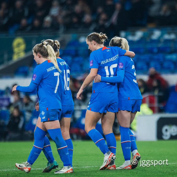 Marki fagnað í síðasta glugga.