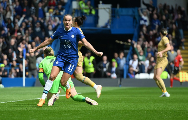 Besta fótboltakona Noregs framlengir við Chelsea (Staðfest)