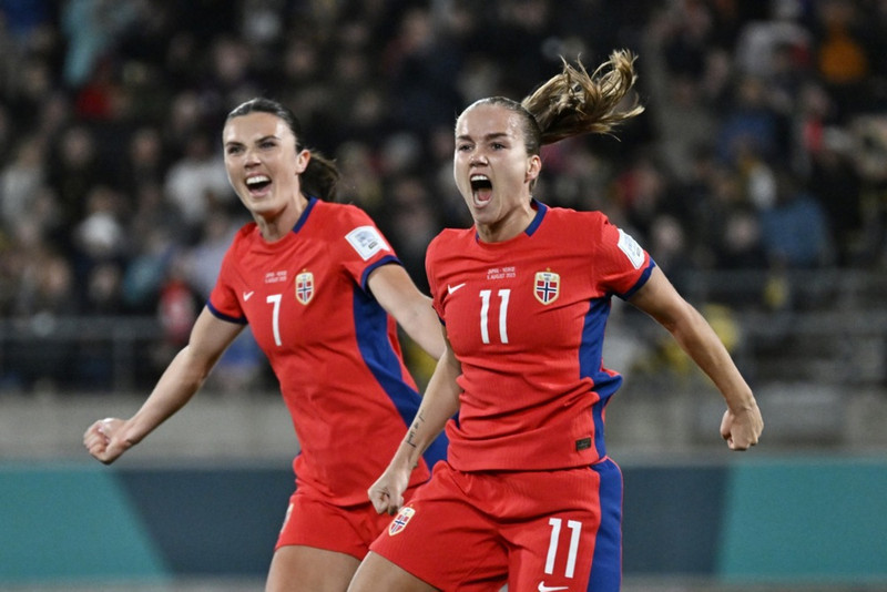 Besta fótboltakona Noregs framlengir við Chelsea (Staðfest)