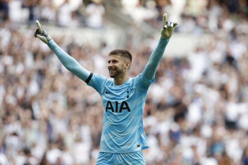 Guglielmo Vicario var í miklu basli gegn Wolves