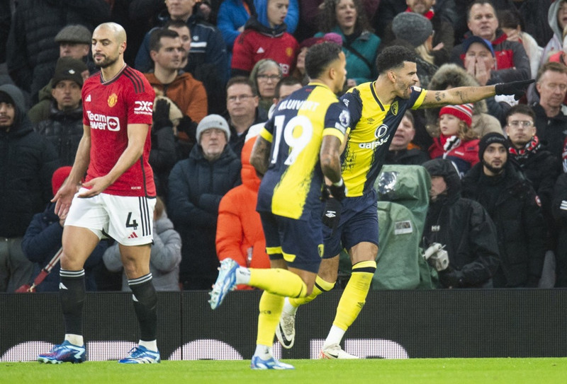 Solanke fór illa með táninginn í vörn Man Utd