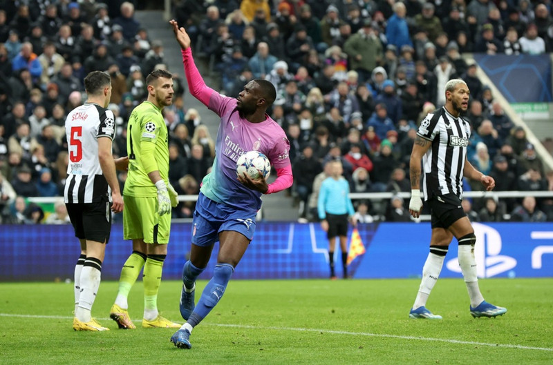 Fikayo Tomori.