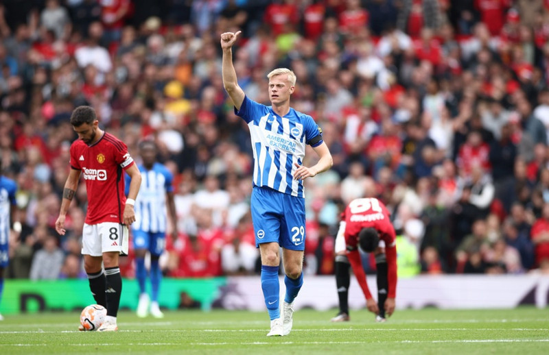 Van Hecke gerir nýjan samning við Brighton (Staðfest)