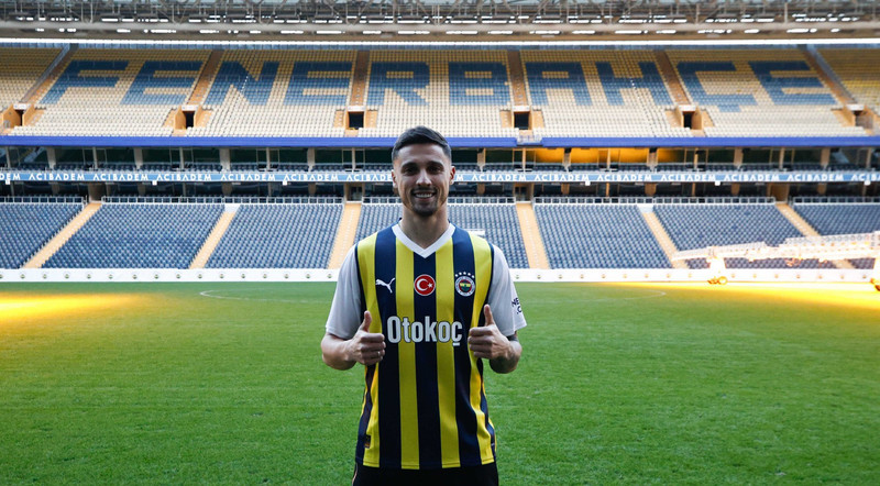 Krunic frá Milan til Fenerbahce (Staðfest)