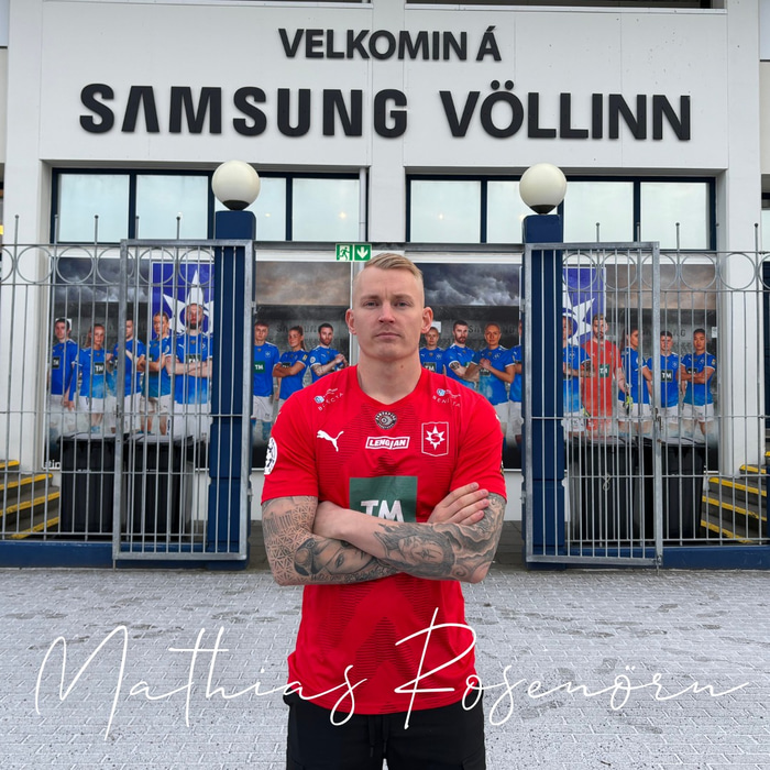 Skrifar undir þriggja ára samning.