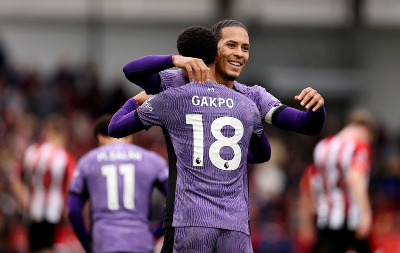 Van Dijk og Gakpo byrja