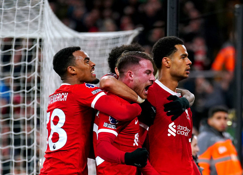 Liverpool fagnar marki.