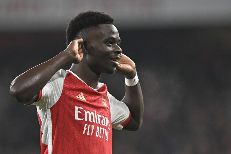 <b>Hægri kantur: Bukayo Saka (Arsenal)</b> - Var allt í öllu í sigri Arsenal þar sem hann lagði upp tvö mörk og skoraði eitt sjálfur. Hann var augljóslega besti leikmaður vallarins og hefur verið í stuði á upphafi tímabils.