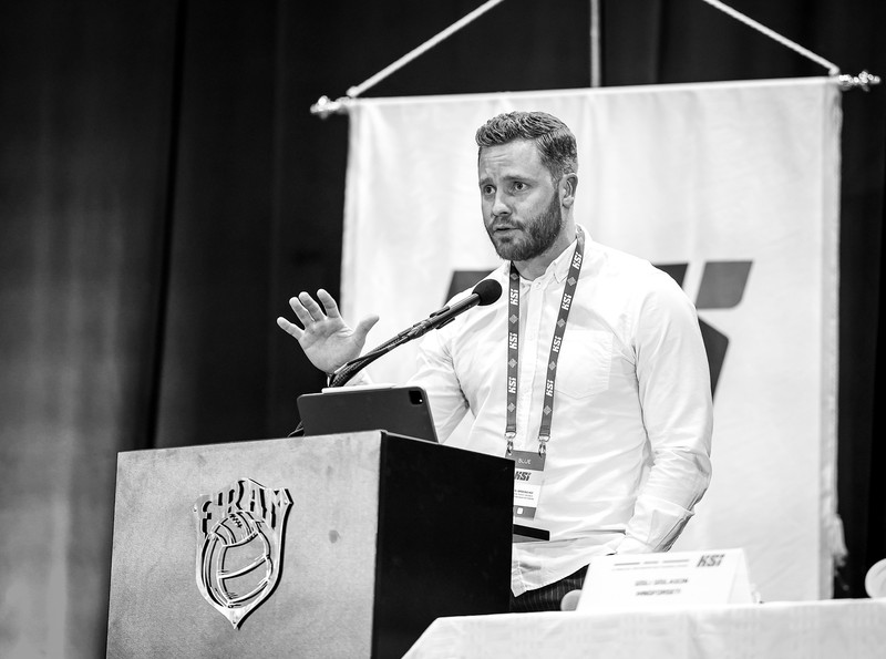 Arnar Sveinn Geirsson