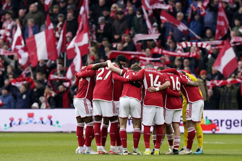 Forest rennir hýru auga til markvarðar Corinthians