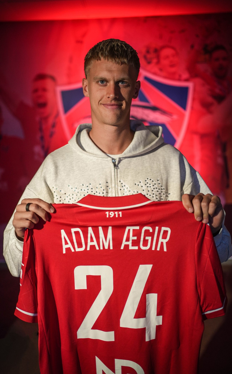 Adam verður í treyju númer 24 í sumar.
