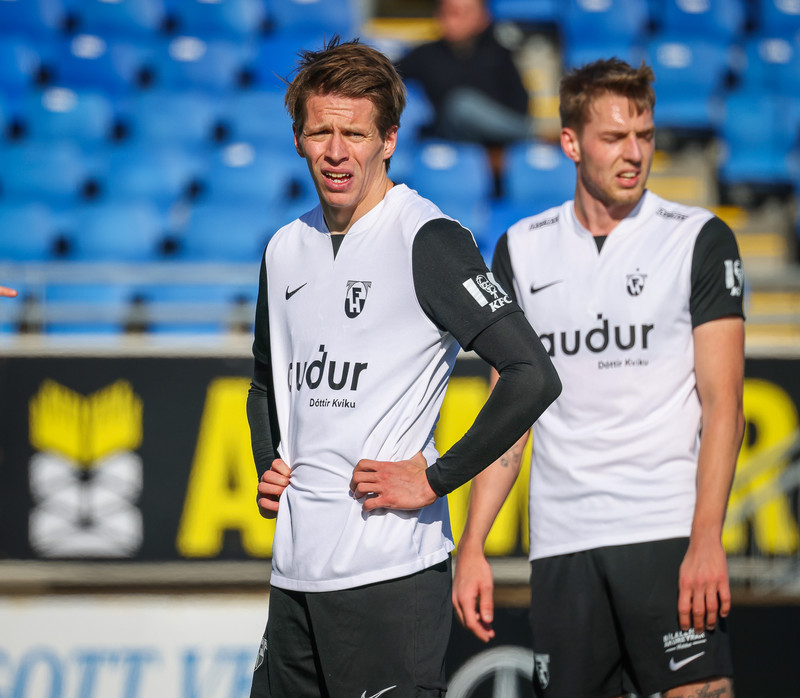 <b>5. Böðvar Böðvarsson (5 landsleikir), 28 ára, í FH frá Trelleborg</b> - Mesta heimkoman á listanum að því leyti að Böddi löpp er mættur í uppeldisfélagið, þar sem hjartað slær, eftir að hafa leikið í Skandinavíu og Póllandi. Kemur með reynslu og gæði í vörn FH.