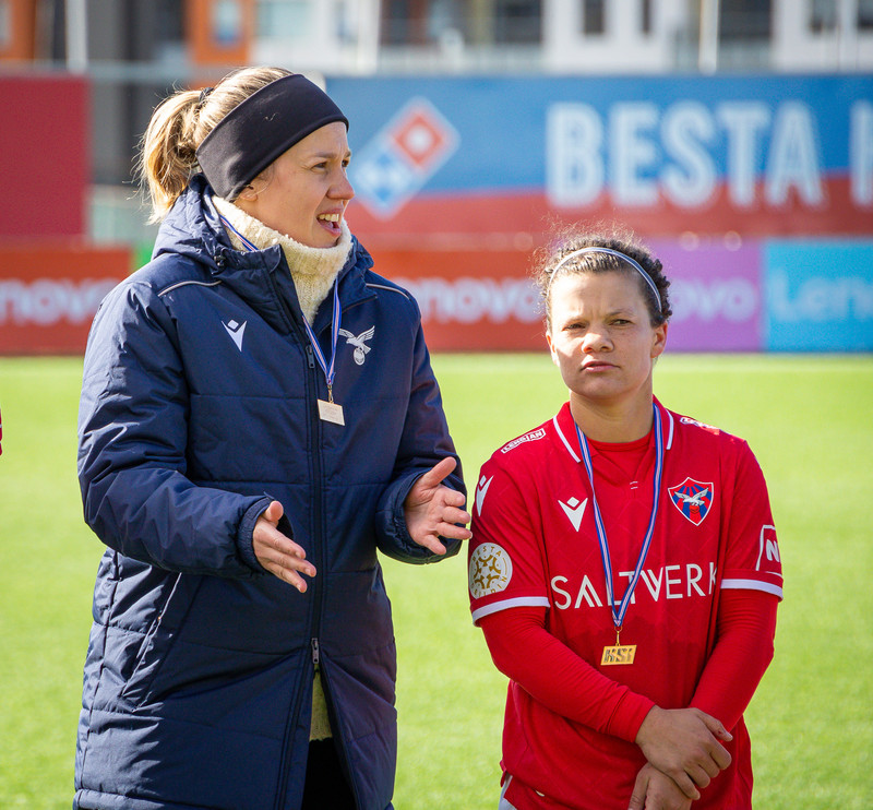 Íris Dögg Gunnarsdóttir og Katie Cousins komu frá Þrótti.