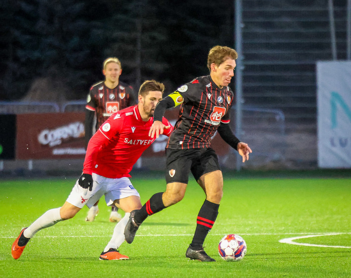 Góður leikmaður, vælir endalaust og stjórnar dómurum.