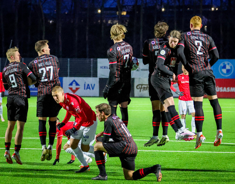 Nánast uppselt í stúkuna fyrir stórleik kvöldsins