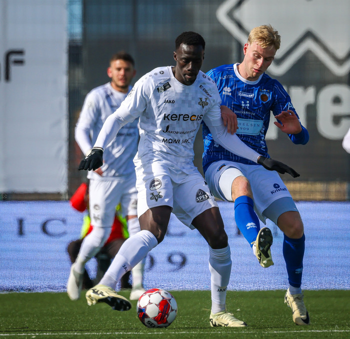 Sergine Fall var fluttur á sjúkrahús í Reykjavík í nótt.