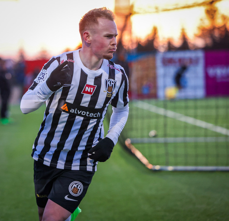 <B>Luke Rae, KR</b> - Skoraði fallegasta mark fyrstu umferðar og ætlar væntanlega að mæta með skotskóna í Garðabæinn.