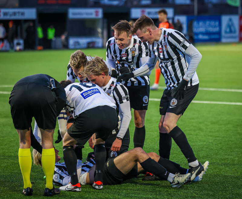 KR fagnar marki á síðasta tímabili. Það eru spennandi tímar framundan í Vesturbænum.