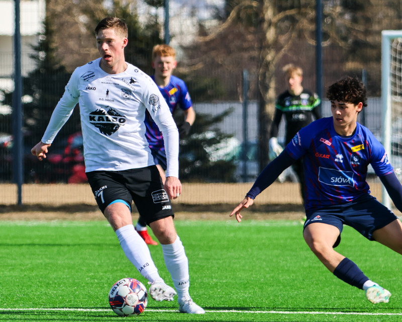 Aron Jóhannsson er frábær miðjumaður í Lengjudeildinni.