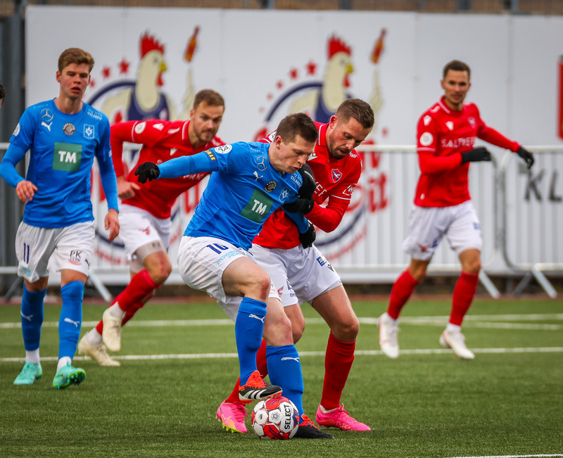 Valsmenn réðu ekki við Hilmar Árna í teignum.