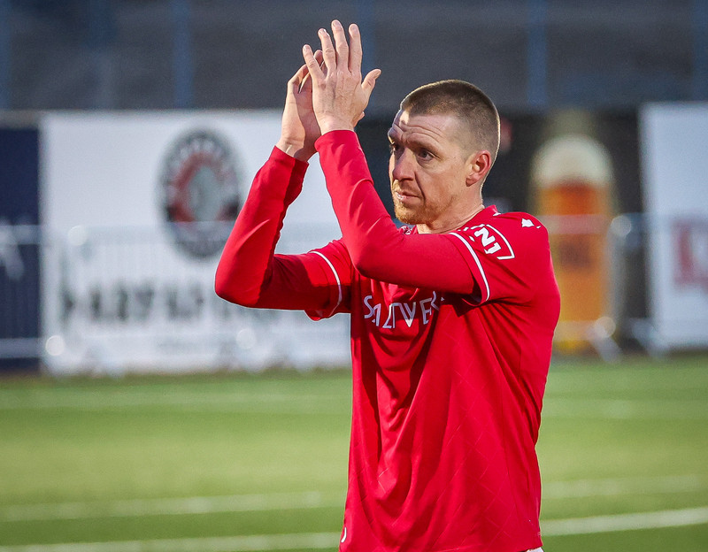 Birkir Már Sævarsson er fluttur til Svíþjóðar, hann var að leika sitt síðasta tímabil á Íslandi.