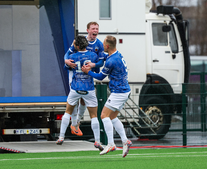 Freyr Sigurðsson fagnar sínu fyrsta marki í efstu deild