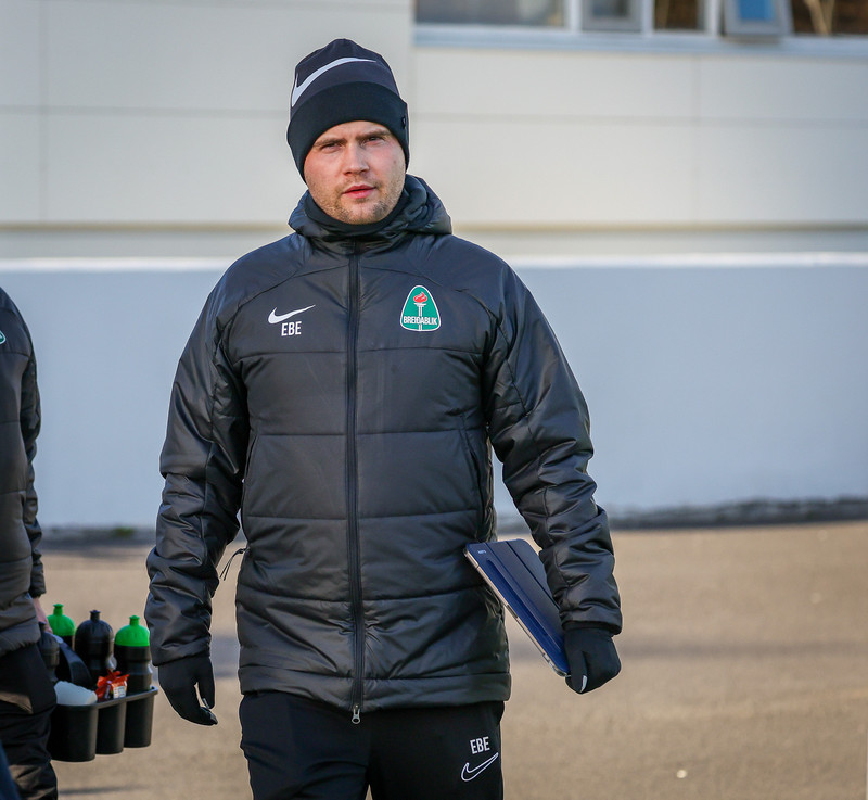 <b>Eiður Ben Eiríksson</B> - Varð í gær Íslandsmeistari sem hluti af þjálfarateymi karlaliðs Breiðabliks. Var áður þjálfari kvennaliðs Vals ásamt Pétri og spurning hvort að hann sé tilbúinn að stökkva aftur þangað inn.