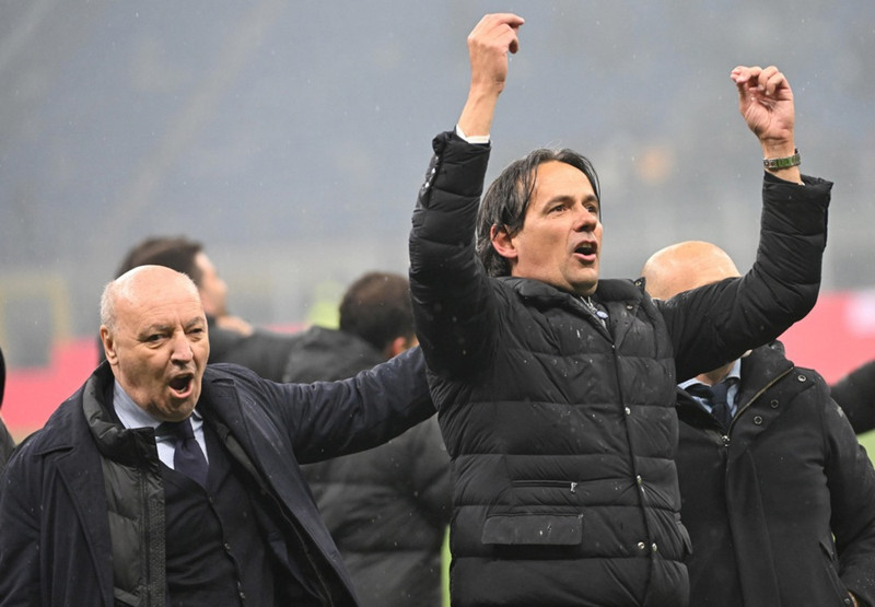 Inzaghi fagnar titlinum. Gaman gaman.
