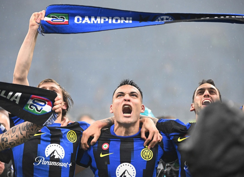 Lautaro fagnaði af mikilli innlifun í kvöld.