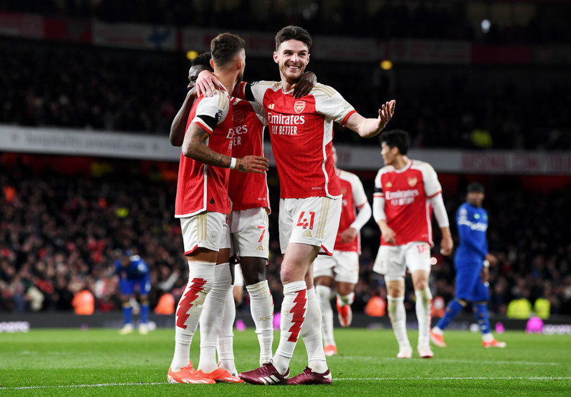 Arsenal er tveimur stigum á eftir City fyrir lokaumferðina.