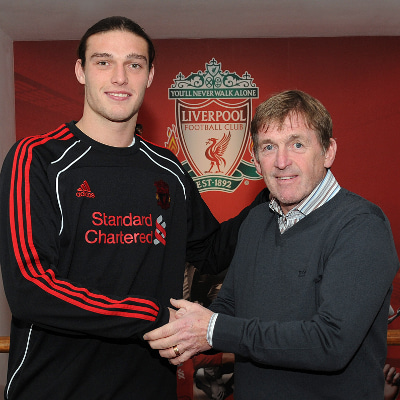 Kenny Dalglish býður Carroll velkominn.