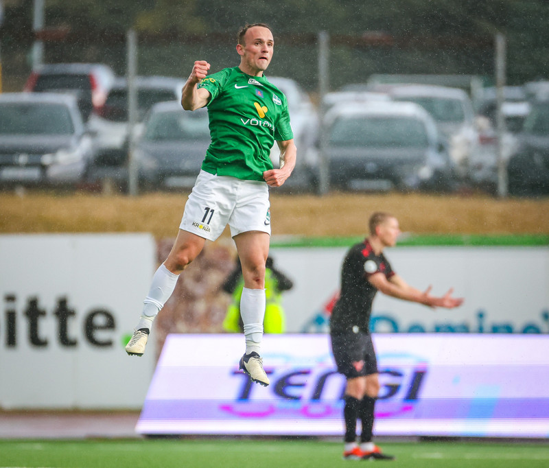 Aron Bjarnason skoraði tvívegis í Mosfellsbænum.